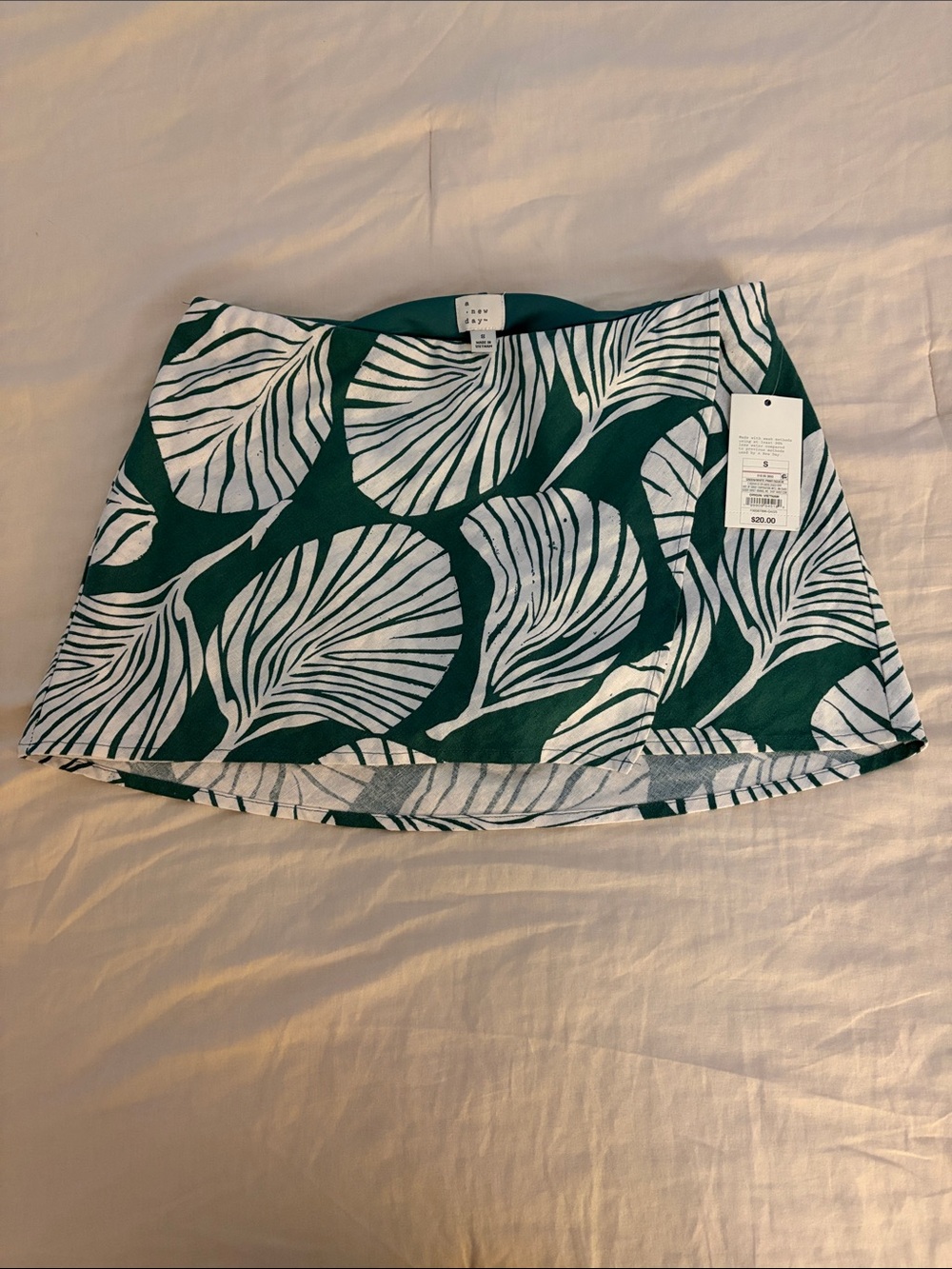 a new day Green and White Tropical Leaf Mini Skirt